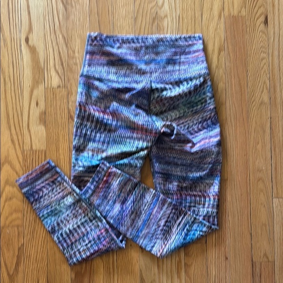 Lululemon sz 6 Wunder Train High-Rise Tight 25"
Digital Oasis White Multi VGUC - Picture 10 of 14
